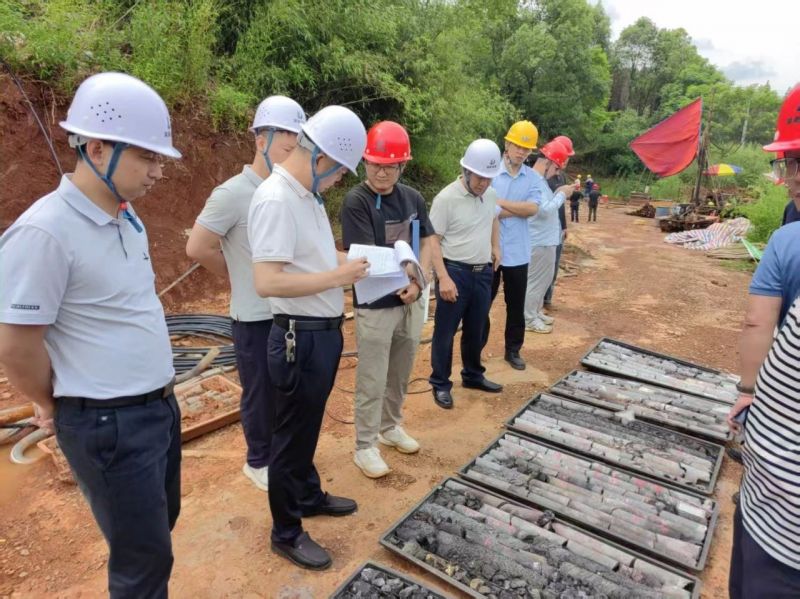 省地災(zāi)所專家組深入一線指導(dǎo)保障大坊金礦防治水項目高質(zhì)量實施